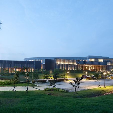 Hotel Santika Premiere Bandara Palembang Kültér fotó