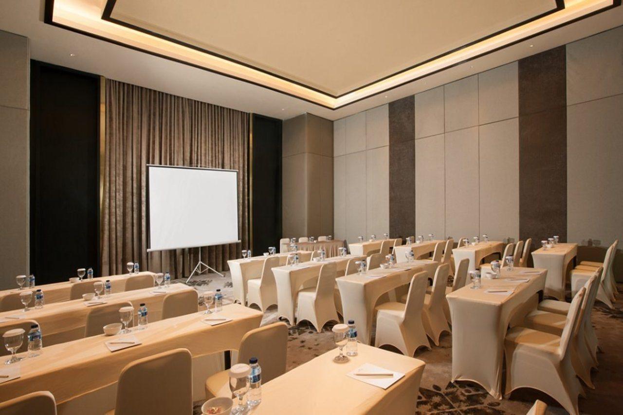 Hotel Santika Premiere Bandara Palembang Kültér fotó