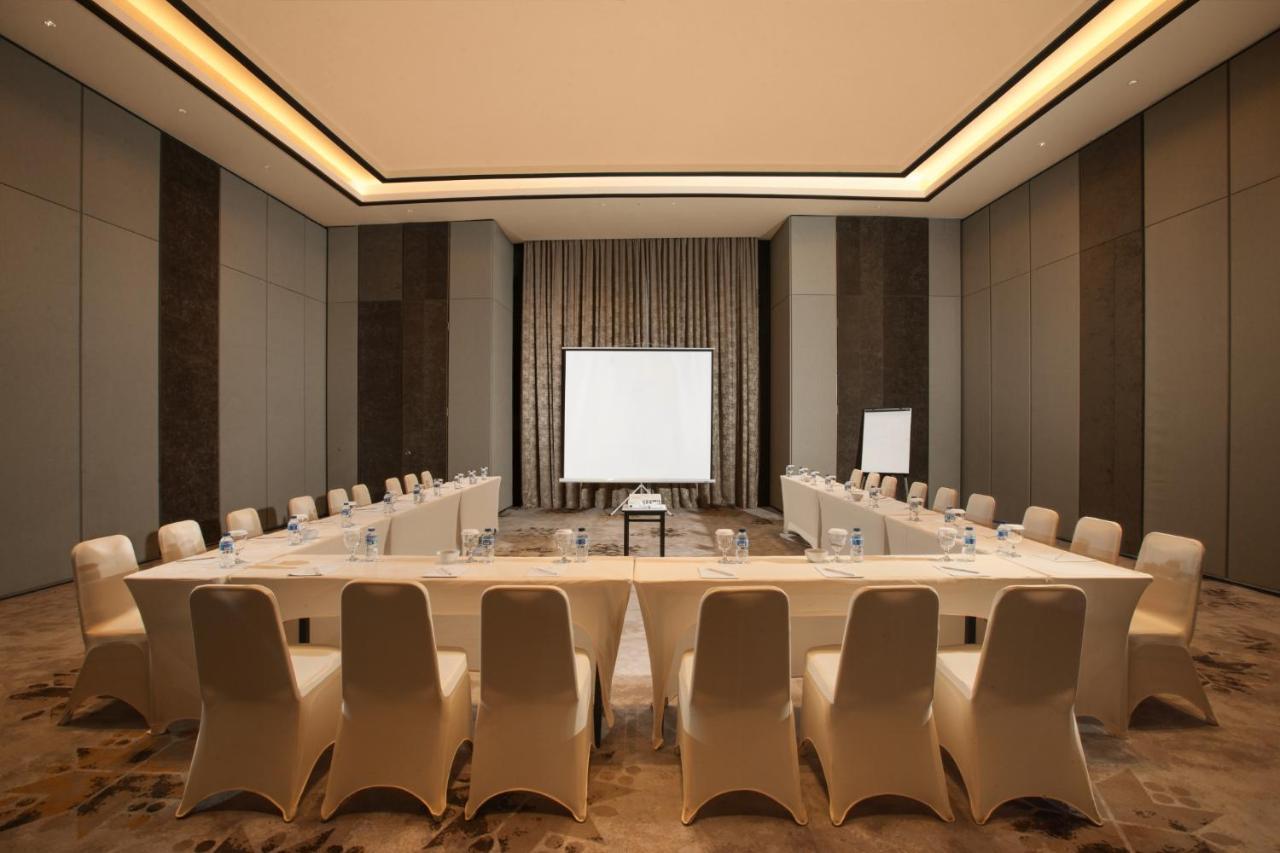 Hotel Santika Premiere Bandara Palembang Kültér fotó