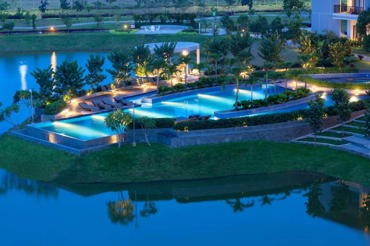 Hotel Santika Premiere Bandara Palembang Kültér fotó